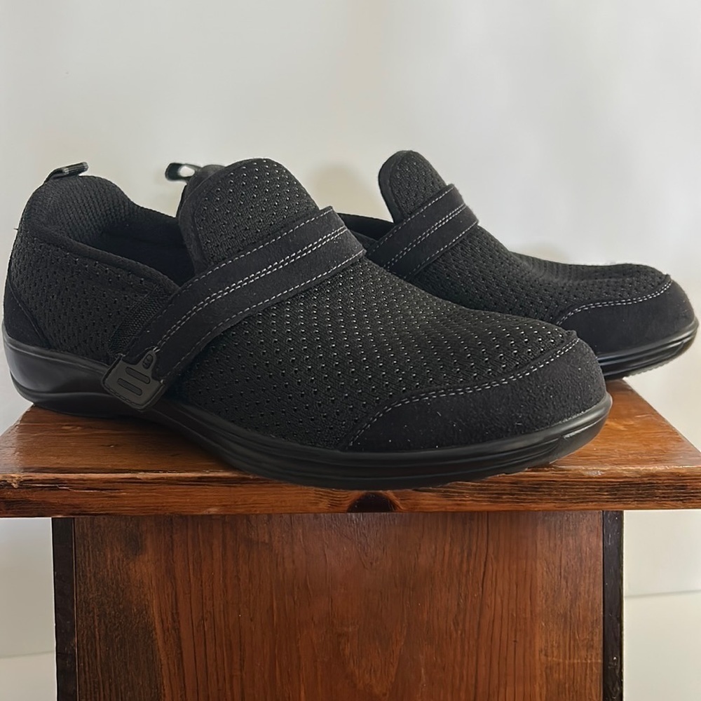 NWOT Orthofeet Quincy Women’s Casual Orthopedic shoes, black, size 11.5. Wide